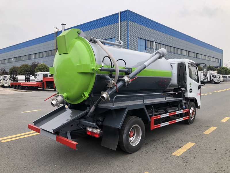东风6方吸污车